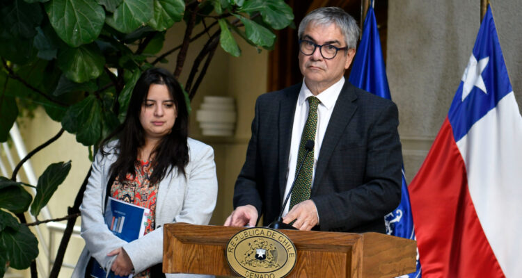 Gobierno eleva proyección de crecimiento para este año y Marcel menciona el buen pasar del cobre