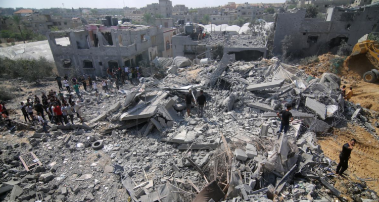 Más de 30 muertos deja ataque israelí contra refugio en Gaza