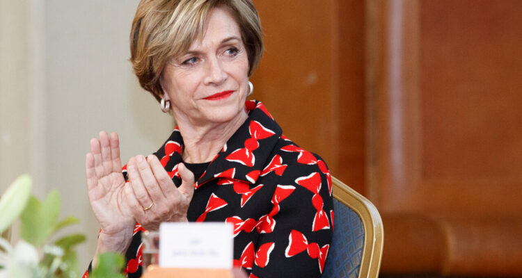 Evelyn Matthei y Sebastián Edwards reciben el Premio Trayectoria Ingeniería Comercial UC 2023. Ambos egresados de la Facultad de Economía y Administración UC serán reconocidos por su trayectoria profesional en una ceremonia a realizarse en la Casa Central de la Pontificia Universidad Católica.