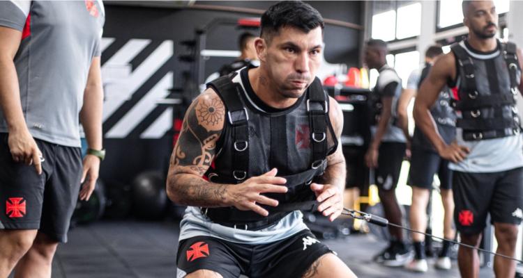 DT de Vasco explica ausencia de Medel en últimos encuentros y elogia al ‘Pitbull’: “Es un líder”