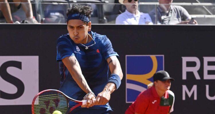 Alejandro Tabilo dio batacazo ante Novak Djokovic.