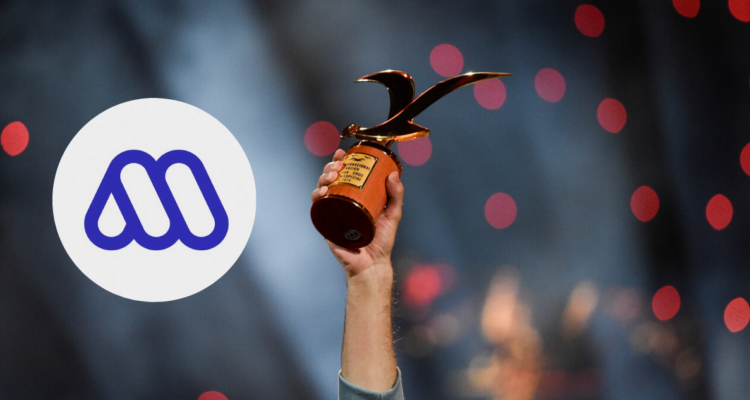 Logo de Mega y foto del Festival de Viña