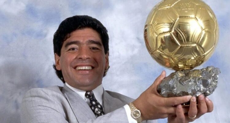 Balón de oro robado a Diego Maradona será subastado en Francia.