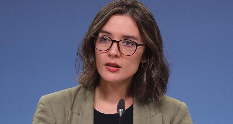 Hace un mes: ministra Camila Vallejo dejó de ser enlace por megaincendio en Valparaíso