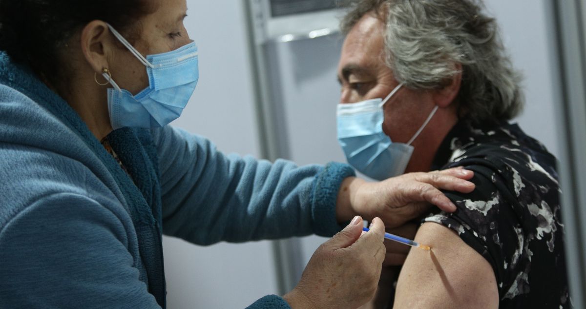 Ante aumento de casos: Minsal autoriza la compra de 1 millón 800 mil dosis de vacunas contra influenza