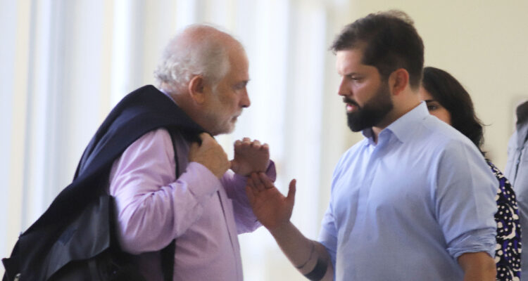 Gobierno asegura que si bancos no prestan dinero, no podría cumplir con toda su promesa habitacional