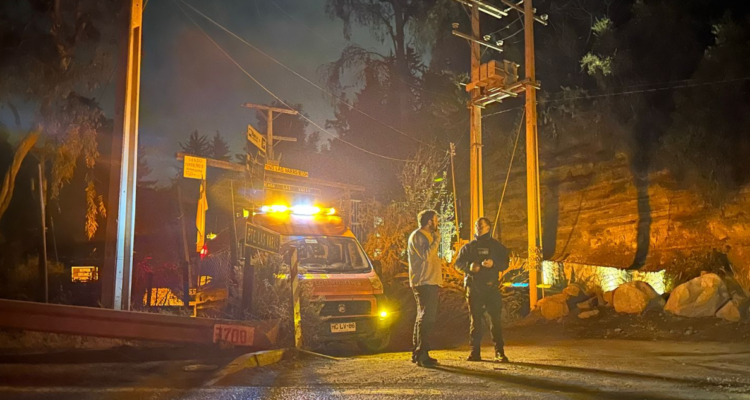 Mujer muere tras desbarrancamiento de vehículo en Camino a Farellones