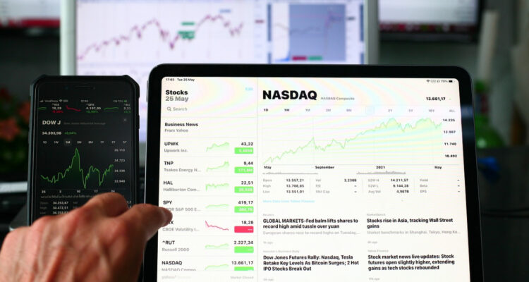 El Nasdaq superó por primera vez los 17 mil puntos de la mano de Apple y Nvidia