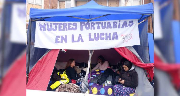 Puerto Coronel: trabajadoras eventuales inician huelga de hambre y acusan incumplimientos tras acuerdo