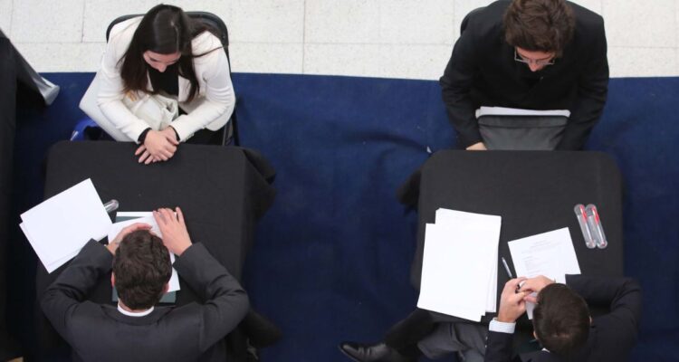 Feria laboral tendrá casi 2.000 ofertas de empleo en 195 empresas: cómo y cuándo postular