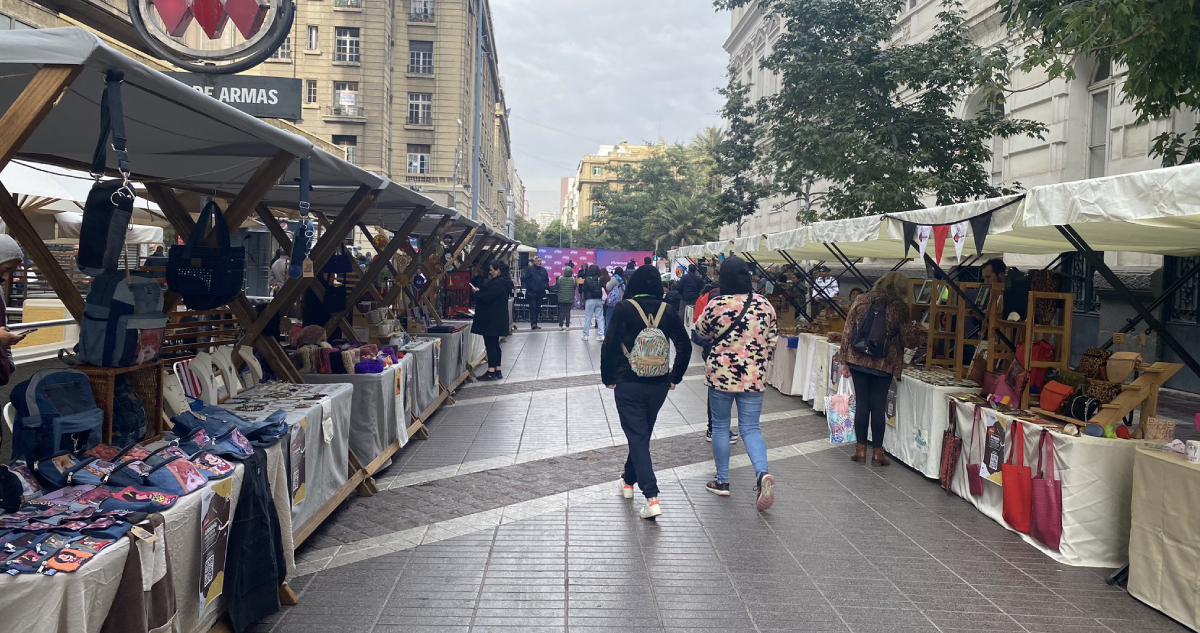 Santiago presenta nueva ordenanza municipal para artesanos: 75% de descuento para instalarse en ferias