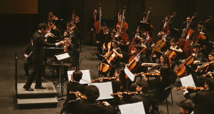 Paolo Bortolameolli y la Orquesta Sinfónica Nacional Juvenil