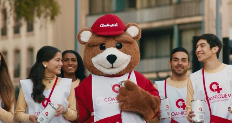 Oso Ambrosoli apoya en la campaña Coaniquem para recaudar fondos en ayuda de niños con quemaduras
