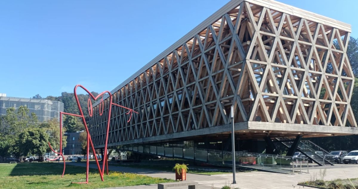 Pabellón de La Araucanía lleva 3 meses cerrado con deuda millonaria y sin recepción de obra por 7 años