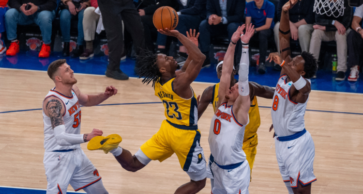 Indiana Pacers vencen con sufrimiento a New York Knicks y se mantienen con vida en playoffs de NBA