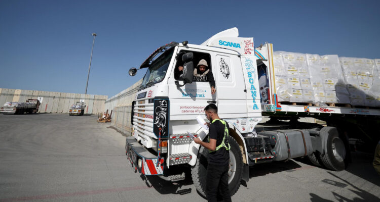 Israel reabre paso fronterizo con Gaza para permitir ingreso de ayuda