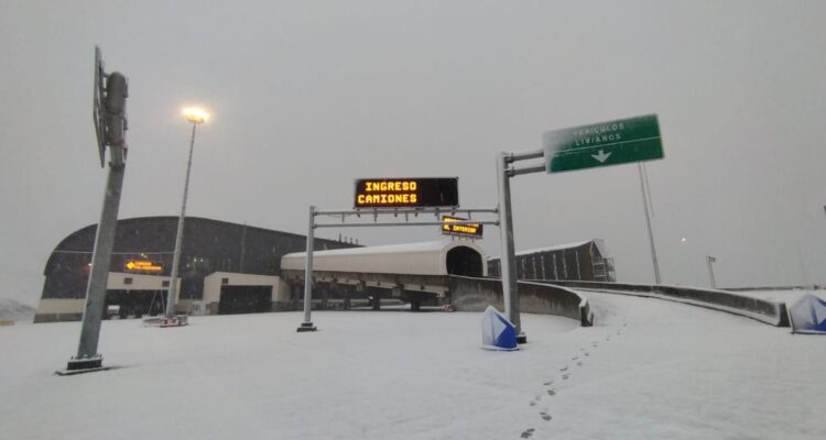 Cierre preventivo de paso fronterizo Cristo Redentor