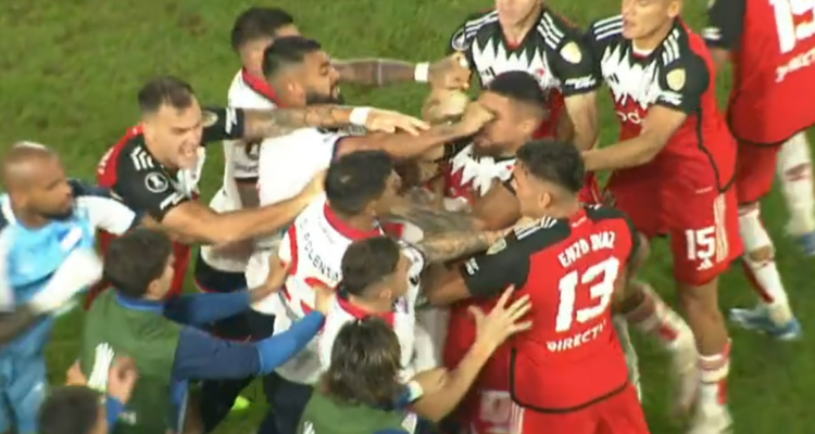 Jugador de Nacional ‘aplaude’ puñetazo a Paulo Díaz en Copa Libertadores.