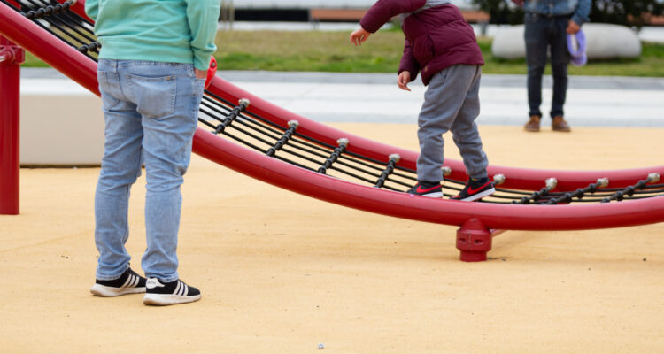 Multan a 5 bancos, 2 aseguradoras y una cooperativa por dar créditos a deudores de pensión alimenticia