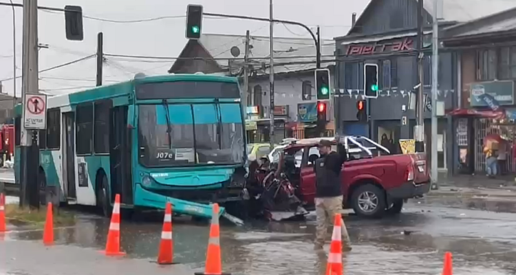 Persecución a auto robado termina con un muerto en Lo Prado