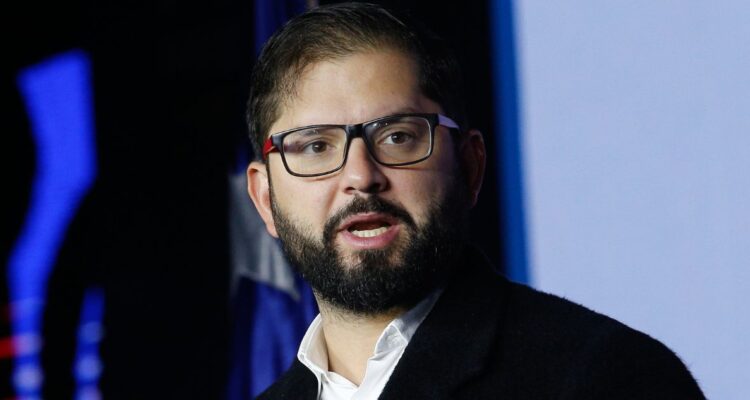 Boric llama a los bancos a no ser “coñetes” y facilitar créditos a industria de la construcción