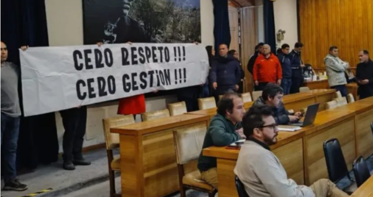 “Cero respeto, cero gestión”: funcionarios protestan contra gobernadora de Coquimbo en plena sesión