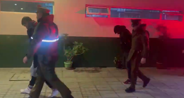 Tres reos detenidos por aprovechar salida dominical para robar en Puente Alto