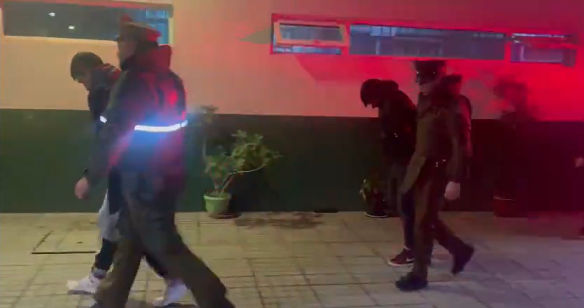 Tres reos detenidos por aprovechar salida dominical para robar en Puente Alto
