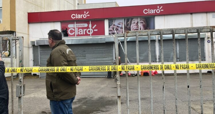 Robo de equipos un sucursal de Claro en Valdivia