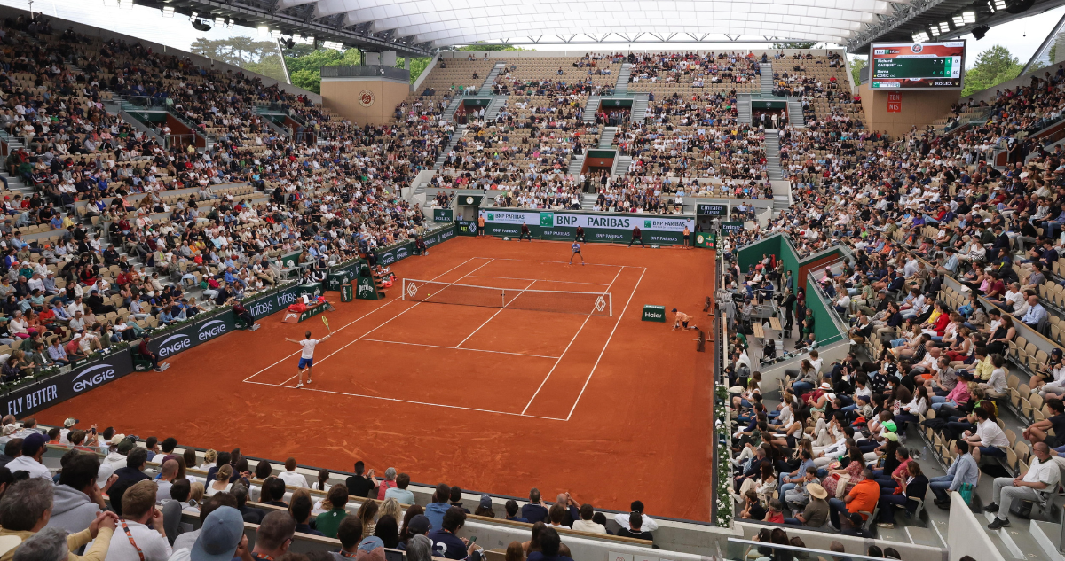 Roland Garros prohíbe venta de alcohol por conducta de espectadores: uno lanzó “proyectil” a tenista