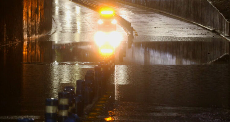 Ruta 68 permanece cortada por inundaciones: reportan que sumideros colapsaron tras desborde de canal