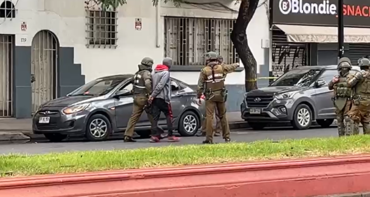 Amplio operativo policial en Santiago por hombre aparentemente parapetado en preuniversitario