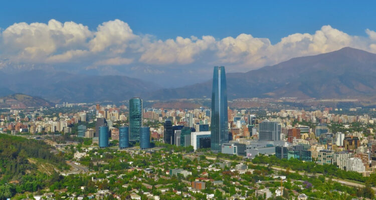 Reportan que Chile creció 2,3% en primer trimestre de 2024 y una mejora de los indicadores económicos