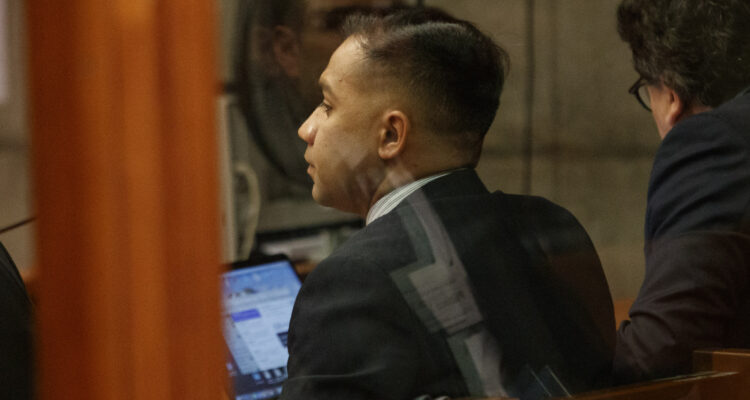 “Incluso de amigos míos”: excarabinero imputado por caso Pío Nono llora y asegura que recibió amenazas