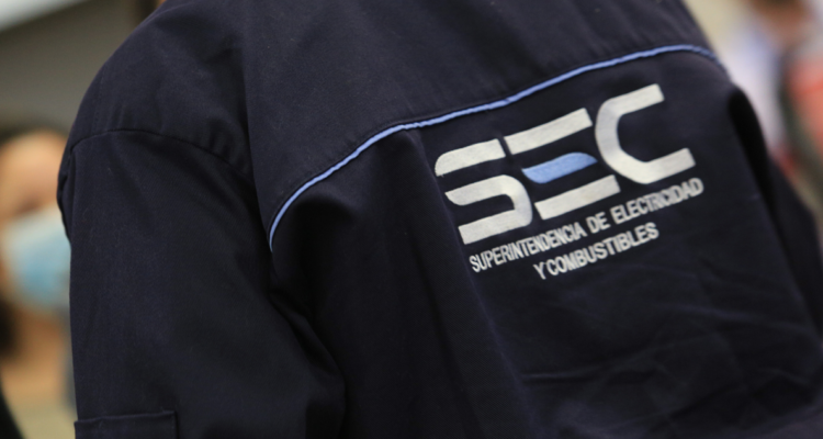 SEC cita de urgencia a ejecutivos de Enel por corte de luz en la RM y no descarta millonaria multa