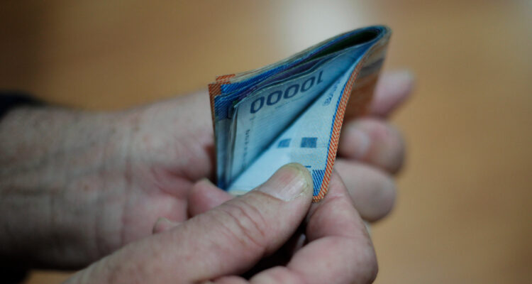 Los sueldos en Chile continúan mostrando alzas debido al control de la inflación