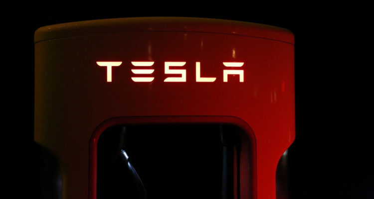 Tesla ya inició la construcción de su megafábrica de baterías en China