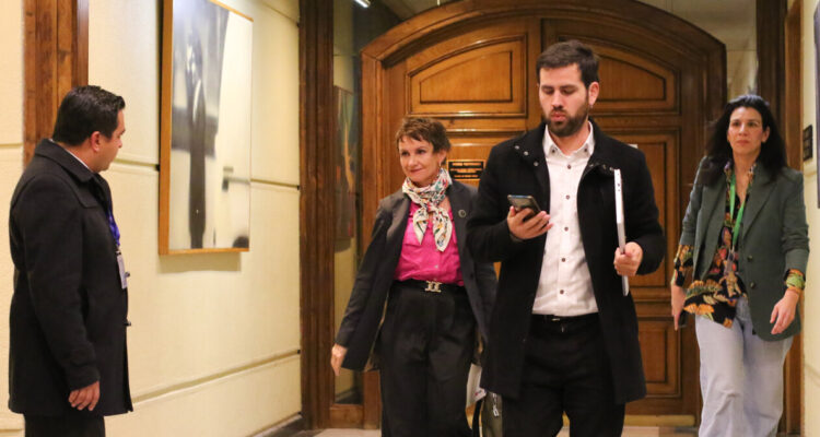 Ministra Tohá baja el tono tras reconocer “vergüenza” por teoría del “antigabrielismo” de Ibáñez