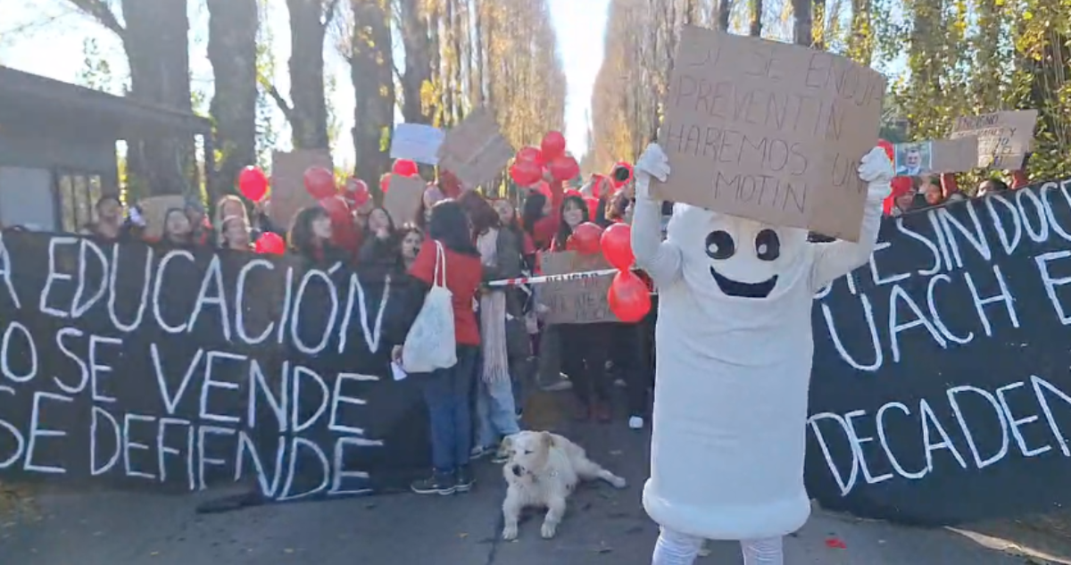 Alumnos de la UACh anuncian marcharon para emplazar a la rectoría por los 23 docentes despedidos