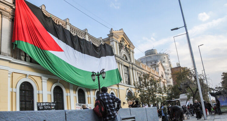 Facultad de Filosofía de la U. de Chile terminó convenio con Universidad Hebrea por guerra en Gaza