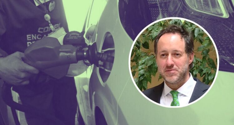 Urruticoechea devuelve $7 millones luego que expareja usara tarjeta del Congreso para cargar bencina