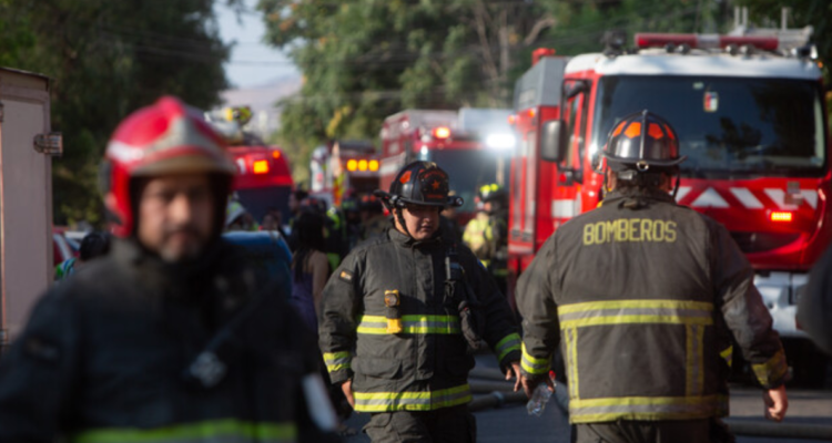Bomberos llegaron a apagar un incendio y los amenazaron con armas de fuego en comuna de Alerce