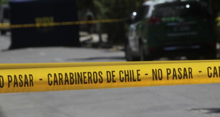 Hombre muere electrocutado mientras arreglaba techo de una vivienda en Achao