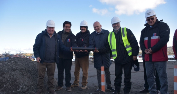 Colocan primera piedra del varadero de Quellón: inversión alcanza los $8.600 millones