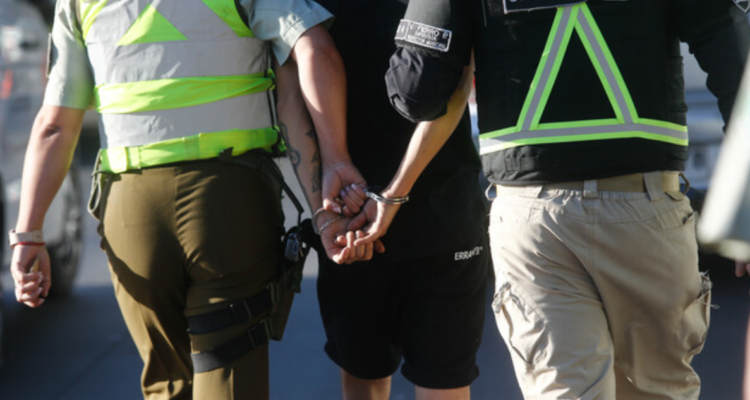 Temuco: prisión preventiva para hombre que golpeó a mujer y puso su pie en garganta para asfixiarla