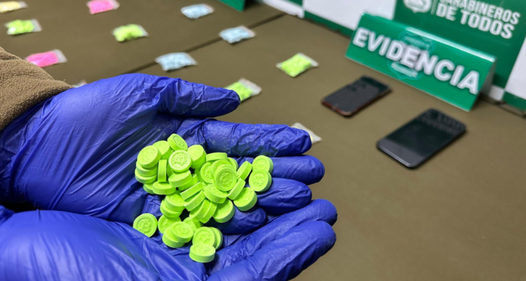 1.200 dosis de éxtasis y 17.650 cajetillas fueron incautadas tras operativos policiales en Tomé