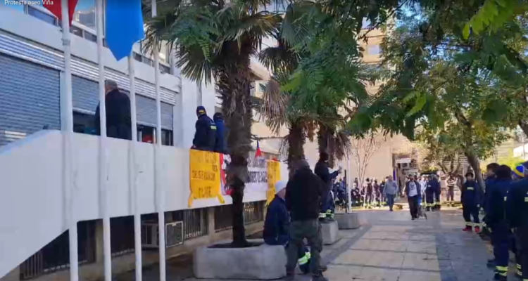 Viña del Mar: trabajadores del aseo se manifiestan y denuncian malas condiciones laborales