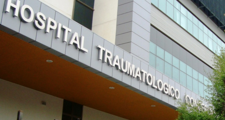 Concepción: mujer con dolor crónico intratable recibe tratamiento realizado por primera vez en Chile