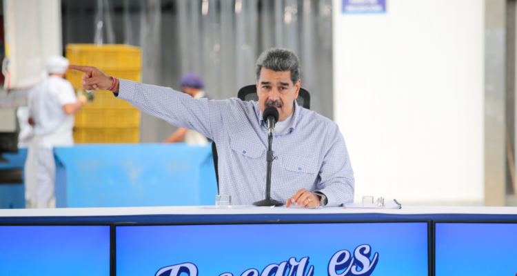 Chavismo lanza campaña para “seguir masivamente” a Nicolás Maduro en Redes Sociales