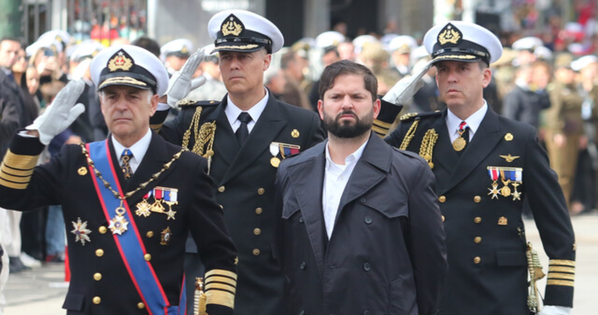 Presidente Boric llega a Valparaíso para participar de desfile en honor a las Glorías Navales